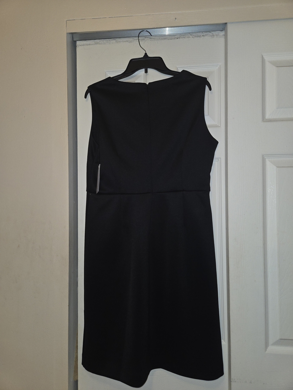 Shelby & Palmer Black Sleeveless Shift Dress